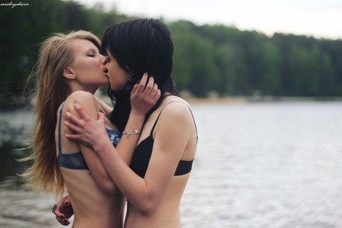 Inc Hot Lesbian Teens Kissing 27